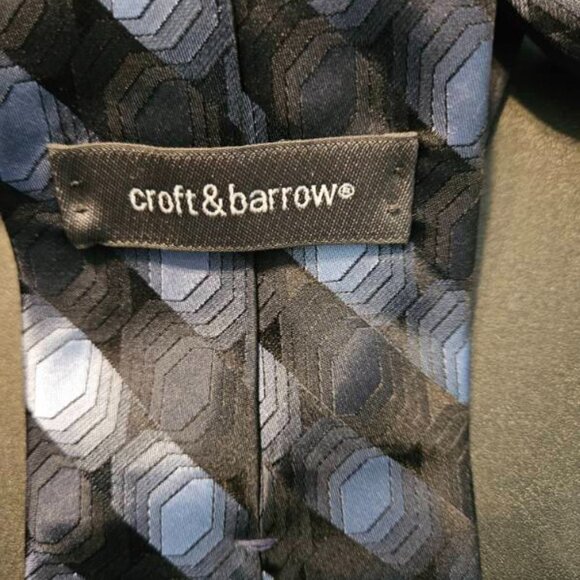 Set of 5 Ties. Includes Christmas, Winnie the Pooh, Tabasco, & more. See pics. - Picture 7 of 11